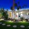 Ultra-Chic LUXE Mid-Century Estate- Resort Like Pool, Spa, Firepit, Outdoor Kitchen 3BED/3BATH