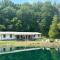 New Waterfront Cabin, 62 Acre, King Beds, Fire pit, Hiking - Columbia
