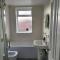 Serene 3BR home with free parking - Manchester