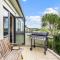 Modern 2BR Abode - Near Eastern Auckland Beaches - Auckland