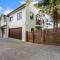 Modern 2BR Abode - Near Eastern Auckland Beaches - Auckland