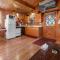 Sugar Pine - Quiet neighborhood, nice to grill and eat outside! Fenced backyard with a new deck!