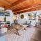 Sugarwood -Cozy and relaxing cabin that sits on a tranquil lot! Ping pong and Air Hockey Table!