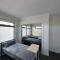 Comfortable bedroom in a beautiful suburb - St Albans