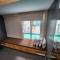 BGC Rustic-Themed Loft w/ Pool View 200MBPS - مانيلا