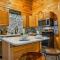 Honeymoon View, Firepit, HotTub, 2 Master Ensuites - Sevierville