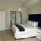 3 Elizabeth Place Luxury Penthouse - Beautiful self catering 2 bedroom unit next to the Lagoon with free WiFi - swimming pool gym and restaurant - Perfect for a small family - Midrand