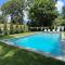 Stylish & Modern Hamptons Cape with Saltwater Pool-5 min to Beach - Гамптон-Бейс