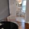 The Bath House Apartment - Free 1st breakfast - FREE parking