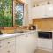 Harem Cottage Gembrook - Spa Bath & Wood Fireplace