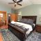 Hayden’s Hideaway - Mountain view, hot tub, game room, fun! - Blairsville