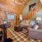 Hayden’s Hideaway - Mountain view, hot tub, game room, fun! - Blairsville