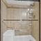 Modern 1 Bedroom + Den in Cambridge