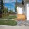 Centrally Located Scandinavian Living with Hot Tub - Calgary