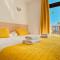 Sunny apartment near the beach