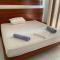 Modern luxury Condo,3 bedroom and 3 bathrooms