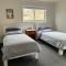 Summit House Armidale - 2 or 4 Bedrooms