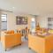 New Luxury Home with Games Room and Park Outlook Sleeps 12, 26 mins from CHC airport