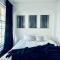 Flat 4 Marine Parade House, 1 East Cliff- Next to Dover Port, White Cliffs, Beach, Castle
