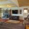 Smith Lakefront Hideaway