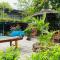 Jungle Boss Travel Lodge
