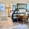 Cozy Neutral Farmhouse, Coffee provided, Relaxation optional