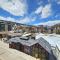 Village square large 1 bedroom. Center Village Copper Mountain Hot tub, Parking, walk to slopes