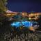 2-Bed Designer Apartment Sleeps 4 Resort pool