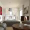 2-Bed Designer Apartment Sleeps 4 Resort pool