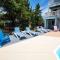 Semi-Oceanfront, Close to Beach, Private Pool, Rec Room, PI13, Oceans 13