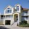 PI145, Four Seasons- Semi-Oceanfront, Pool, Hot Tub, Close to beach!