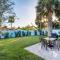 SOBE Retreat - Designers Dream - Fenced backyard
