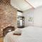 Boat House - Beautiful Custom Space, Two King Beds