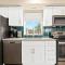 Newly Renovated Flat near Downtown Roseville