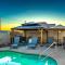 Sunset Paradise . Pool . BBQ . Smart TV . Sleeps10