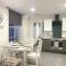 Central penthouse by HNFC Stays