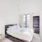 Stunning 1Bed Flat with Balcony - 5 mins to Station - 伦敦
