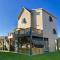 Fun-filled Luxury Beach Vacation Experience - Family Friendly Quiet Cul De Sac!