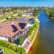 On Canal Luxe Cape Coral Oasis with Pool and Lanai! - 珊瑚角
