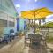 Steps to Beach & Downtown! Cozy Beach Bungalow #1