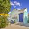 Steps to Beach & Downtown! Cozy Beach Bungalow #1