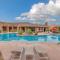 H4 Coral Springs Resort sleeps 8 guests, 3bd and 2 bathrooms with an outdoor fireplace - Hurricane