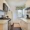 Steps to Beach & Downtown! Spacious Beach Bungalow #2