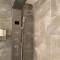 Beautiful Bright Modern Condo with Water view and AC in DT Vancouver 2BR,3BD,2BT sleeps 6 guests Free parking Netflix Included