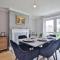 Large 4 Bed House near River Thames
