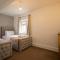 Large 4 Bed House near River Thames