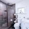 Casita Hosum: Modern WFH Garden Suite w/ Gazebo Outdoor Kitchen & BBQ