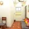 Heritage home with 2 bed/2 bath with kitchen in a residential neighborhood. - Madurai