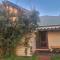 Oakleigh home with Two bedrooms and shared bathroom for guests