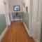 Oakleigh home with Two bedrooms and shared bathroom for guests